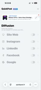 Interface utilisateur de l'application QuickPost v3 montrant la gestion d'un post vidéo (ex: iPhone 14 Pro) et les options de diffusion intelligente sur les réseaux sociaux (Site Web, Instagram, LinkedIn, Facebook, Google) grâce à l'IA.